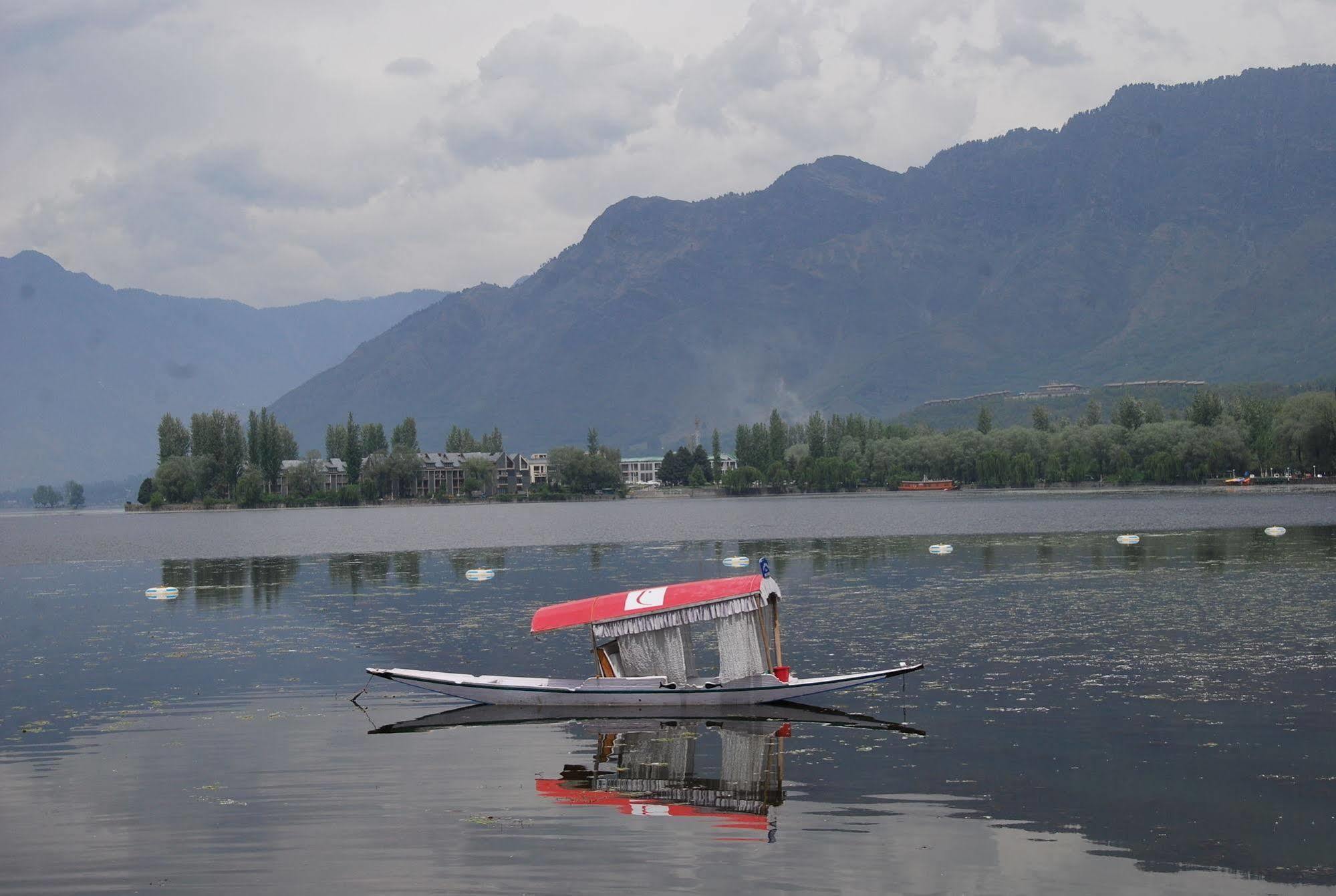 The Lalit Grand Palace Srinagar Ngoại thất bức ảnh